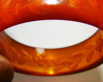 A-9 Reverse Carved Apple Juice Bakelite Bracelet