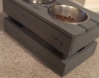 Pallet dog bowl stand with stainless bowls
