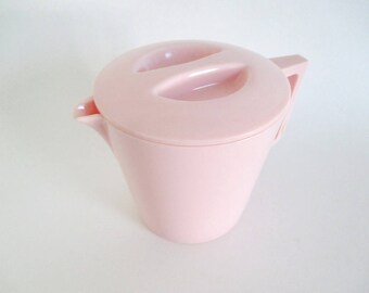 Pink Melmac Jug Pitcher Locking Lid Made in Canada Melamine