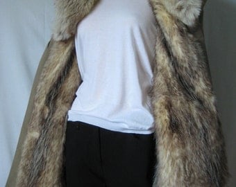 Vintage 1970's FOX FUR Coat, Noel Fourrures, Geneva, Switzerland. Shower proof, detachable fur lining, Fox Fur Collar. Size EU42 US10 UK14.