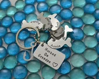 Fathers day fishing, Father’s Day, Fathers day gift, Grandpa gift, Kids Name, Fishing, Gifts for Dad, Fathers day keychain, Hooked on daddy