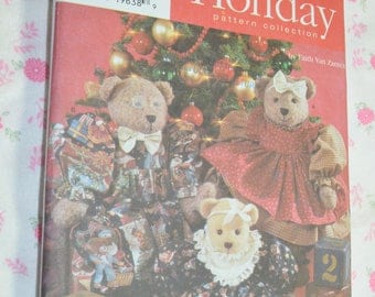 Simplicity 7452 18 " and 22" Bear and Clothes Sewing Pattern - UNCUT - Mama Papa and Baby Bear