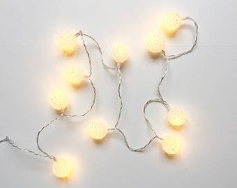 Guirlande lumineuse boules blanches romantique