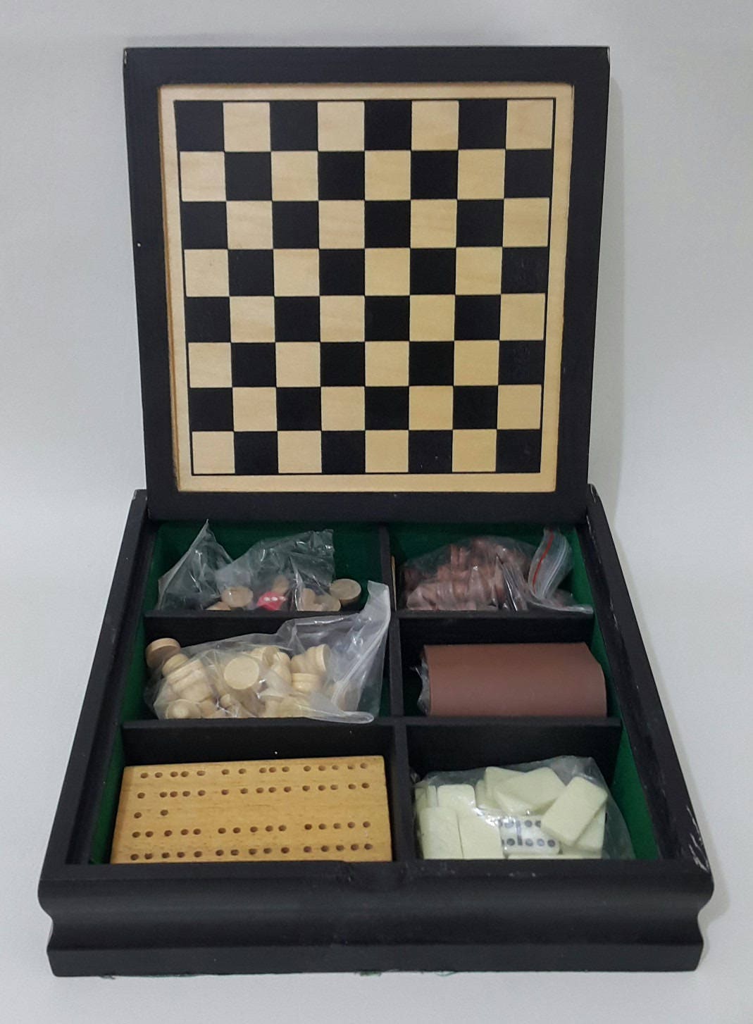 Old Wooden Game Boards Vintage chess Vintage chess set in wooden box Travel Chess Game 64 Old Wooden Game Boards Vintage chess Vintage chess set in wooden box Travel Chess Game 64