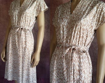 Vintage 1970s Dress | 70s Latte Print Belted Day Dress