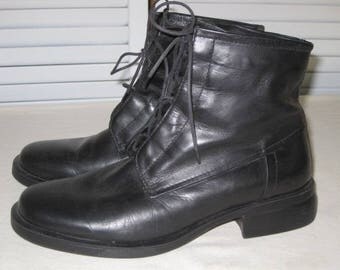 vintage Black Leather Lace Front Ankle Boots by Bass size 8 medium