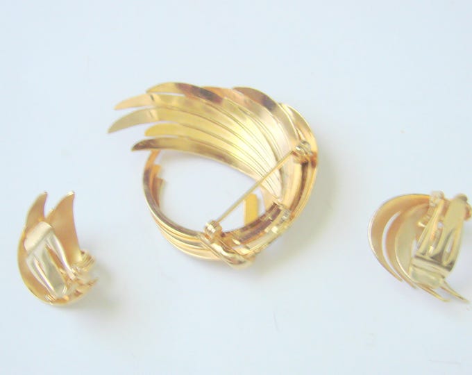 Vintage Retro Gold Tone Demi Parure / Brooch / Clip Earrings / Feather Motifs / Jewelry / Jewellery