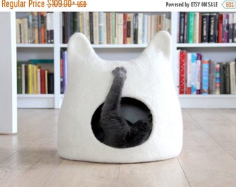 Cat bed - cat cave - cat house - eco-friendly handmade felted wool cat bed - natural white - pet bed - unique gift - stylish home decor
