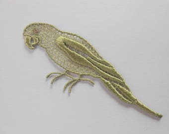 Bird in green lace of 8.5 x 3 cm
