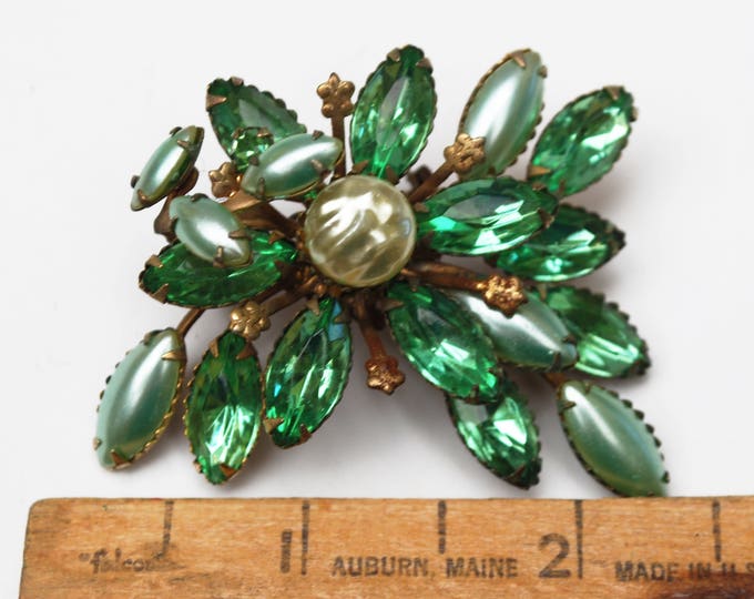 Green Rhinestone Flower Brooch - White Greenish pearl - Gold metal - Mid Century Floral Pin