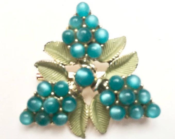 Turquoise Berry Flower brooch- Moonglow lucite - Green enamel - Mid Century - Gold - Floral Pin