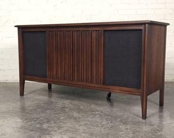Sylvania Mid-Century Modern Stereo Console Radio / Record Player ~ Great TV Stand ~ Shipping NOT Included