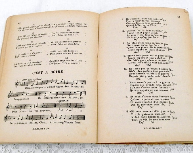 Vintage French Song Book " La Cle des Chants" 100 Songs lyrics Verse and Music Scores from 1940s, Sheet Music from France, Brocante Singing