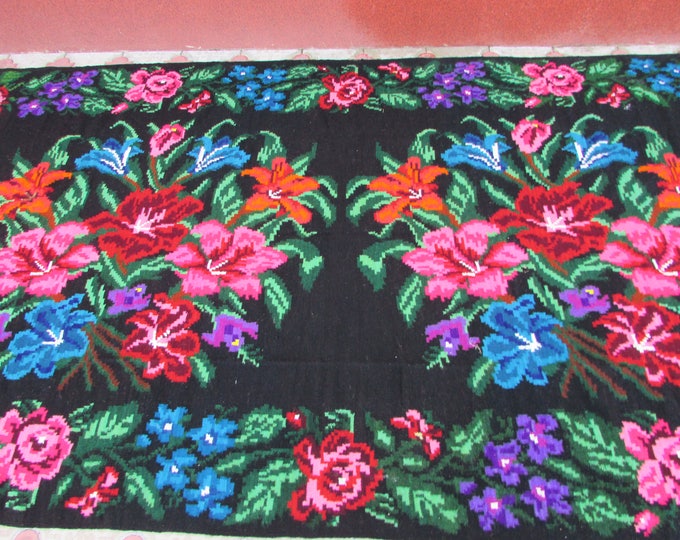 Bessarabian Kilim & area rugs. Vintage Moldovan Kilim, Rose kilim rug. Vintage handwoven wool rug.Large rug,oushak rug,persian rug