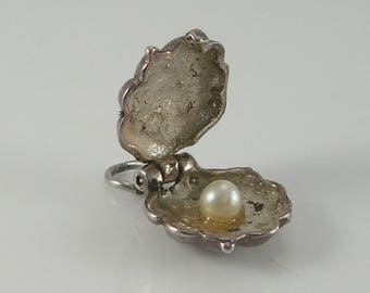 Vintage 3D Sterling Silver Oyster Clam Shell Charm.Opens Faux Pearl