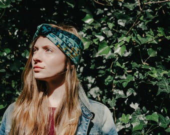 Silk bandana, syntethic silk scarf, skinny scarf, foulard, green graphic designer scarf, summer scarf, turban, colourful scarf