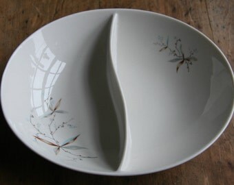 Mid Century Syracuse Carefree True China Divided Serving Bowl in Finesse Pattern