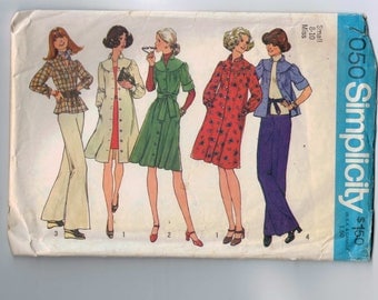 1970s Vintage Sewing Pattern Simplicity 7050 Misses Dress or Top Yoked Peasant Size Small 8 10 Bust 31 1/2 32 1/2 1975 70s