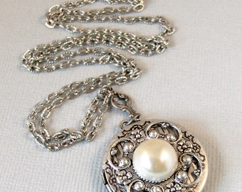 Maiden Pearl,Locket,vintage locket,vintage diamond,Silver,Pearl Locket,Pearl Necklace,Pearl,Pearl,Pearl Necklace,Antiqued Pearl Locket.