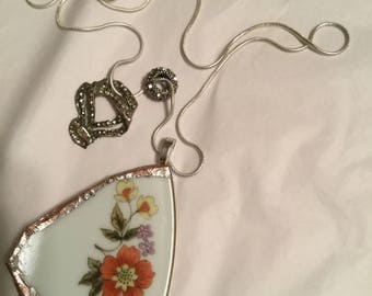Handcrafted "Broken China" wildflowers Vintage Pendant Necklace/Free Shipping