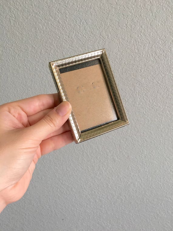 2.5x3.5 Wallet Sized Vintage Picture Frame / Lovely Gold Toned