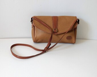 Vintage 1980s 80s light brown leather purse, crossbody shoulder bag, pebbled leather handbag. Liz Claiborne