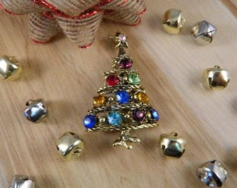 Vintage Christmas Tree Brooch / Holiday Pin / Rhinestone Christmas Tree Pin