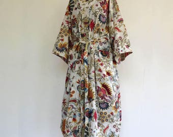 Kimono dressing gown, bathrobe white and multicolor designs pailsley