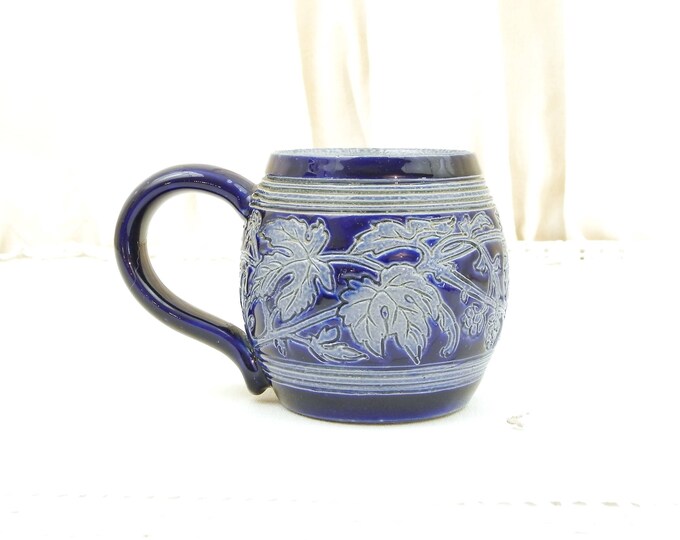 Small Handmade Vintage Ceramic Beer Mug with Sgraffito Hop Pattern in Blue Glaze, China Pot Belly Cup with Engraved Motif, Chopine a Biere