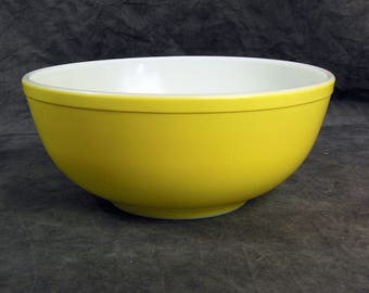 Pyrex Lemon Yellow Bowl Mid Century Glass Bowl - 4 Qt - Vintage