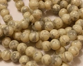 18 glass beads round 8mm beige