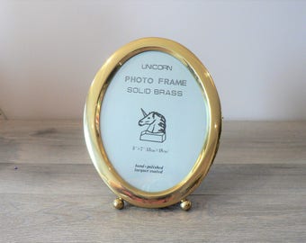 Vintage 80's 5 x 7 Oval Brass Photo Frame