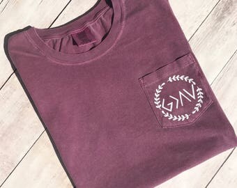 God is Greater Than the Highs and Lows // Wreath // Comfort Colors Pocket Tee //Vinyl Design Shirt