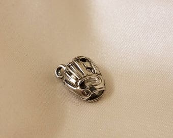 3D 18x23mm 35 pc BaseBall Glove Charm
