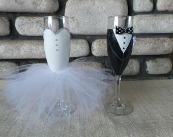 Bride and Groom Champagne Flutes,Bride and Groom Wine Glass, Wedding Wine glasses, Wedding champagne flutes, hand painted wine glass