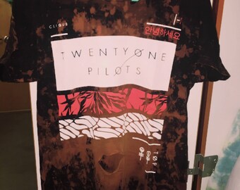 Twenty One Pilots distressed tee