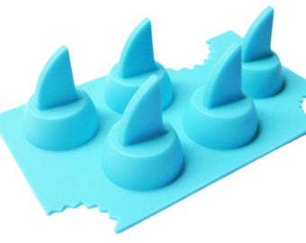 PDF: Shark Fin Cupcake Topper Template with Instructions
