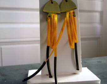 JELLYFISH earrings made of leather and yellow ribbon