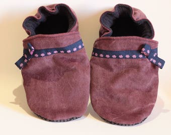 Soft child girl or baby booties * custom *.
