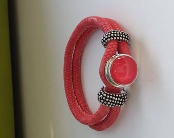 BRACELET WITH A PINK SALMON CABOCHON