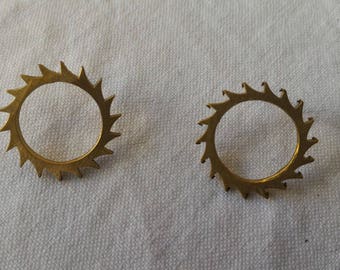 Earring studs in watch mechanism parts recycled