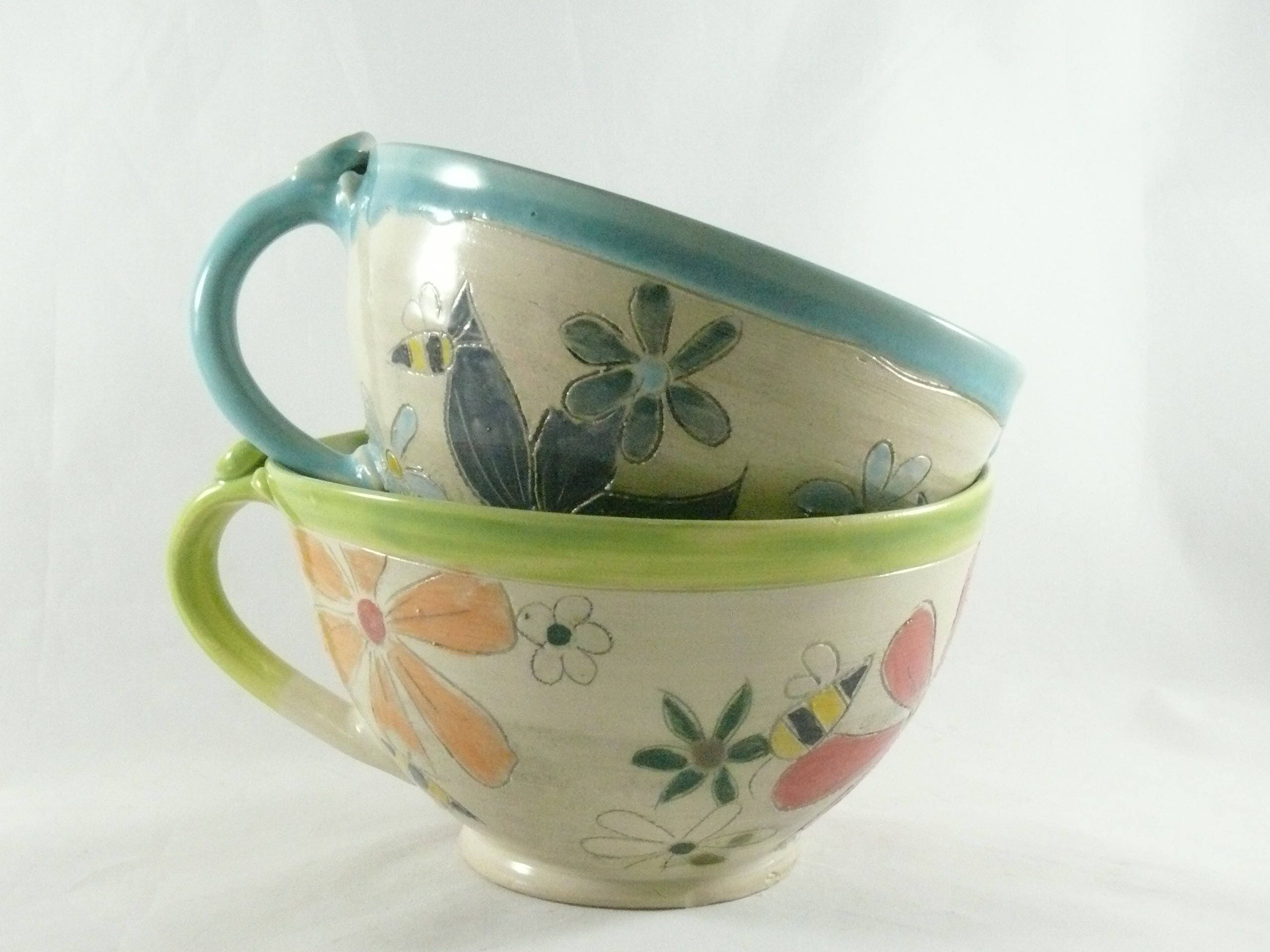 Two oversized mug soup mugs large latte cups teacups bowl