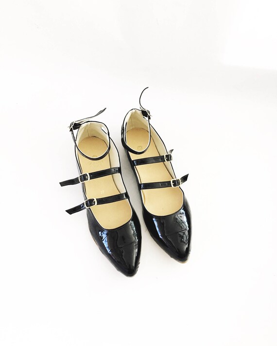 pointed flats with strap