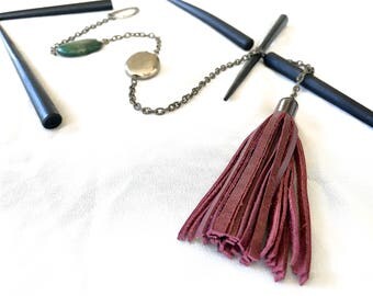 lariat tassel necklace // tassel and chain necklace // upcycled chain necklace with tassel pendant // burgundy red tassel // brass lariat