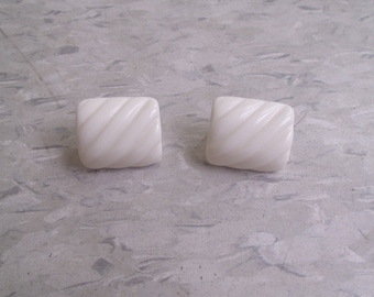 vintage clip earrings white ripple lucite