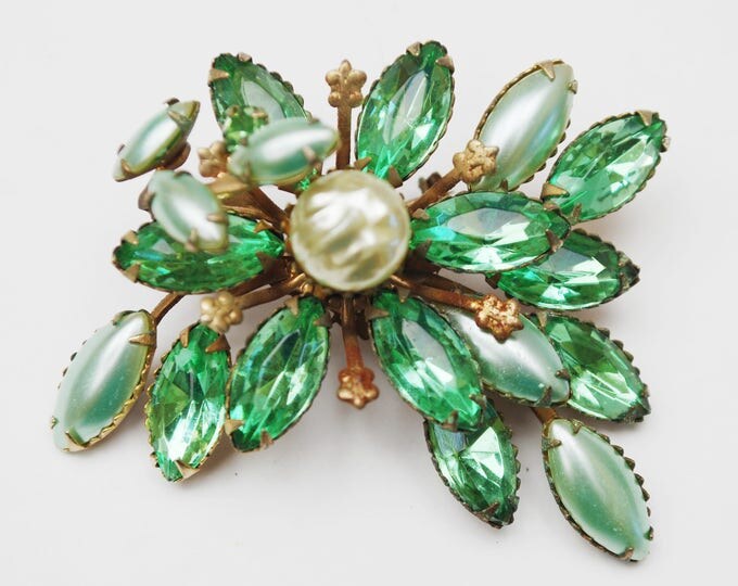 Green Rhinestone Flower Brooch - White Greenish pearl - Gold metal - Mid Century Floral Pin