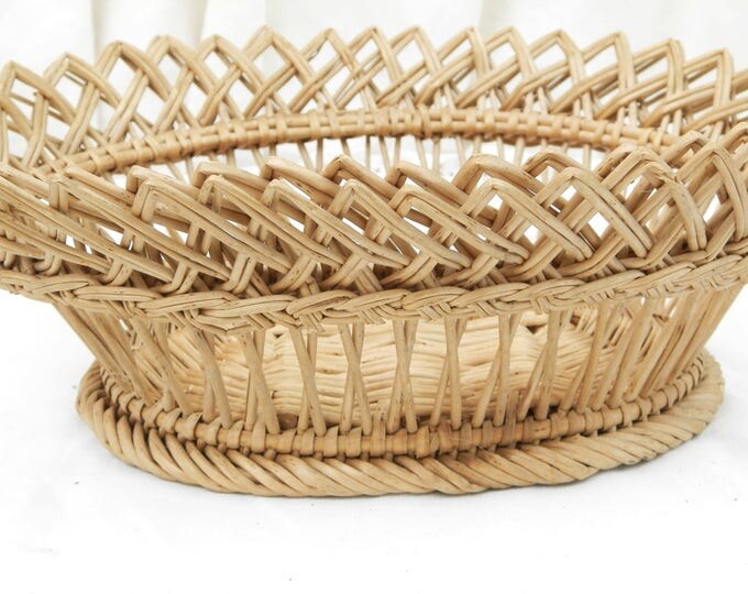 Antique French Oval Woven Wicker Willow Fruit / Bread Basket / Bowl French Country Decor, Rustic Cottage Primitive Retro Interior,