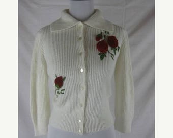 Summer sale Vtg 40s 50s Mainline by Globe Womens Vintage White Orlon Velvet Roses Sweater