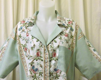 VINTAGE 1980s Short Sleeve Campshirt, Bowling Shirt, Floral Button-up Shirt in Mint, White & Green Chinoise Border Print Cotton, Size L/XL