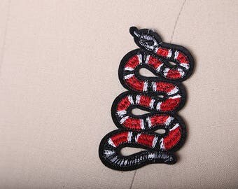 gucci like the shirts with the snakes on them